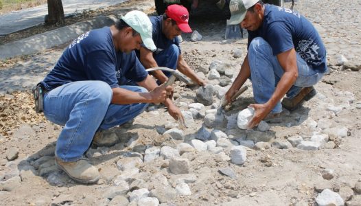 Es permanente el mantenimiento de vialidades y espacios públicos de la capital -