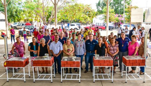 entrega-dif-municipal-colima-estufas-ecologicas-en-comunidades-de-la-capital
