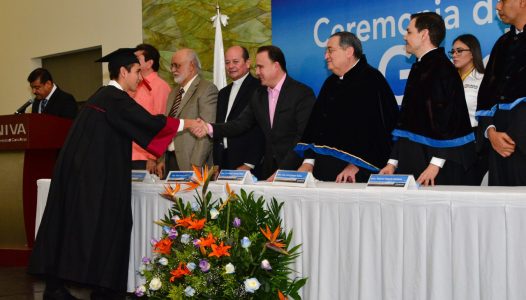 alcalde-exhorta-a-egresados-a-estudiar-para-construir-una-mejor-comunidad